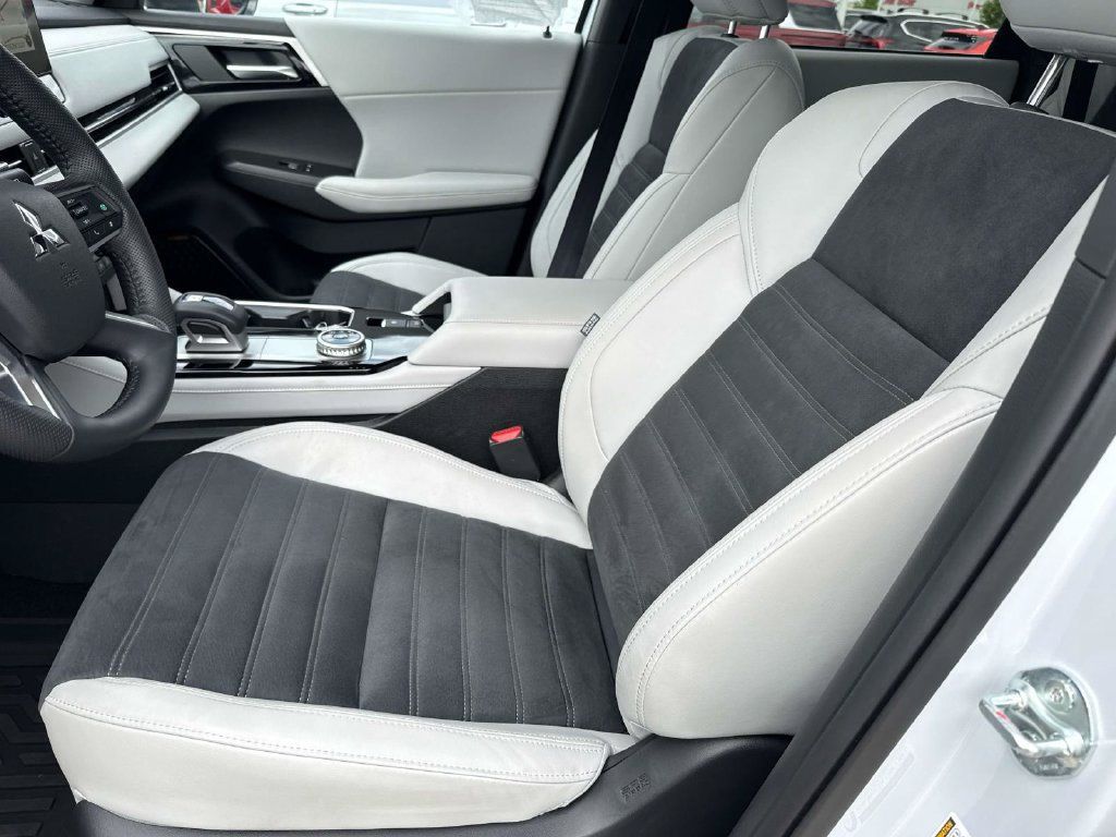 Used 2026 Mitsubishi Outlander SE FWD image 21