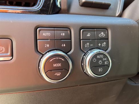 Used 2024 GMC Sierra 1500 AT4 w/ Technology Package AWD/4WD image 27