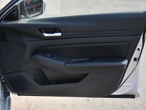 Used 2024 Nissan Altima 2.5 SV FWD image 38