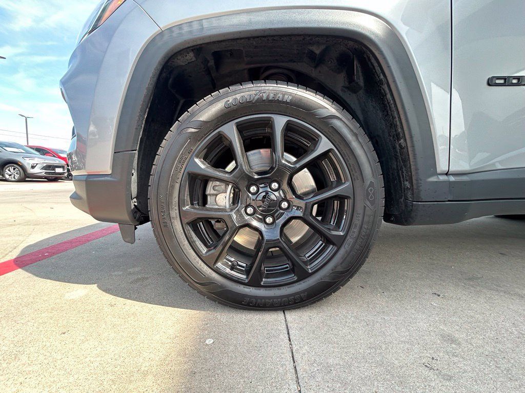 Used 2023 Jeep Compass Latitude AWD/4WD image 6