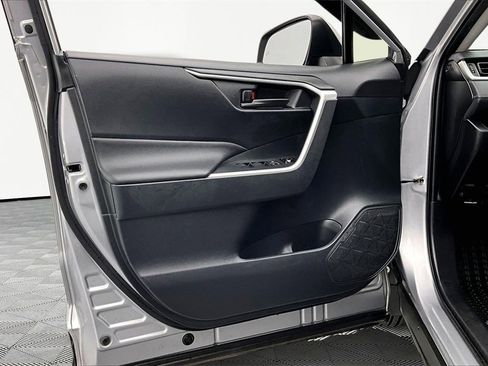 Used 2019 Toyota RAV4 LE image 23