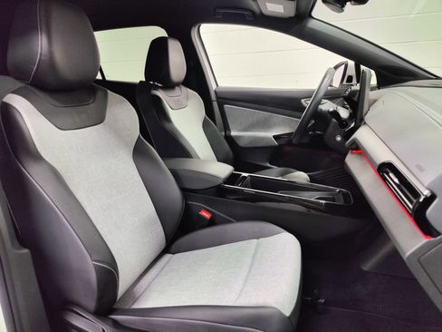 Certified 2023 Volkswagen ID.4 2WD image 4