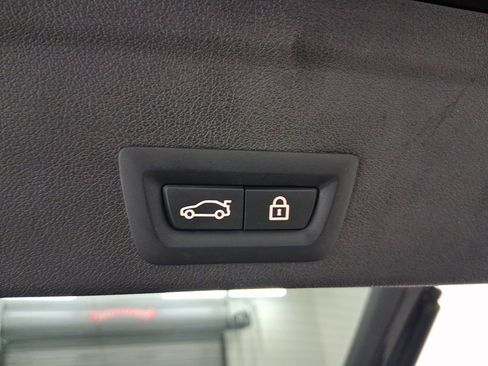 Used 2022 BMW X6 xDrive40i w/ M Sport Package image 17