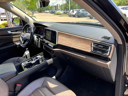 Used 2024 Volkswagen Atlas SEL AWD/4WD image 14