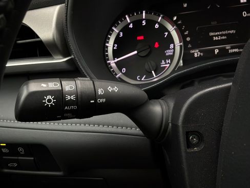 Used 2025 Toyota Highlander LE FWD image 36