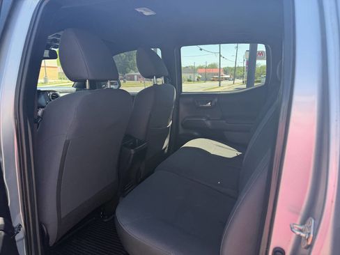 Used 2019 Toyota Tacoma TRD Off-Road image 8