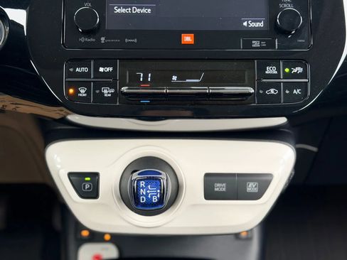 Used 2017 Toyota Prius Four Touring image 22