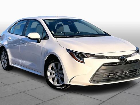 Used 2024 Toyota Corolla LE image 3