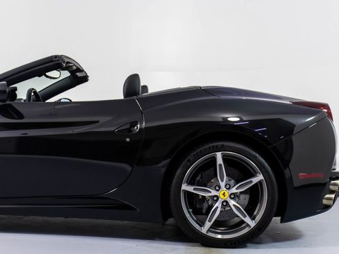 Used 2014 Ferrari California image 26