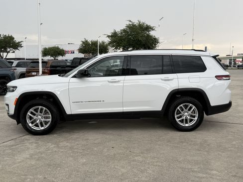 Used 2023 Jeep Grand Cherokee L Laredo RWD image 8