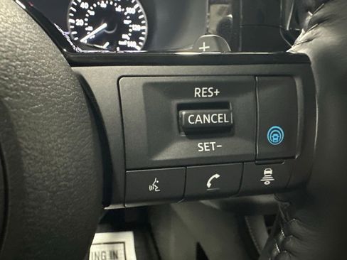 Used 2024 Nissan Pathfinder SL AWD/4WD image 18