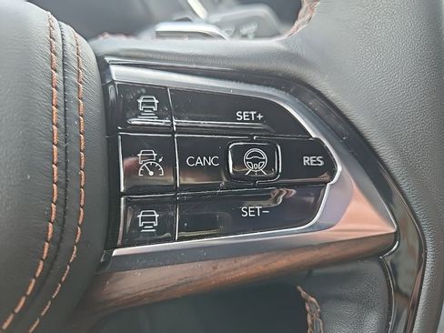 Used 2025 Jeep Grand Cherokee Summit image 39