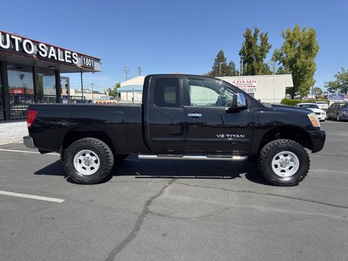 Used 2007 Nissan Titan LE w/ Tow Pkg AWD/4WD image 2