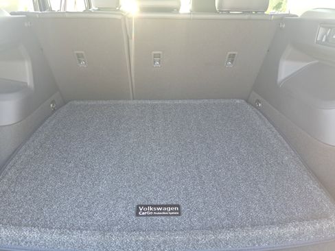 New 2025 Volkswagen Tiguan SE image 13