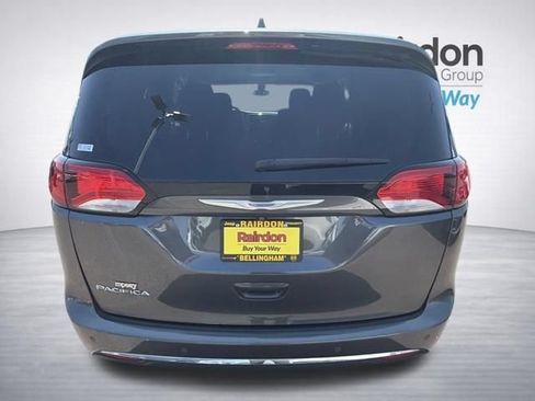 Used 2018 Chrysler Pacifica Touring Plus w/ Tire & Wheel Group FWD image 6