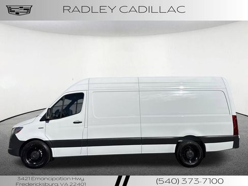 Used 2024 Mercedes-Benz eSprinter 170 Cargo image 2