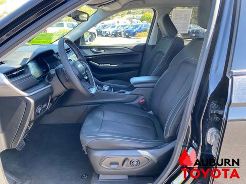 Used 2023 Jeep Grand Cherokee Laredo w/ Luxury Tech Group I AWD/4WD image 29