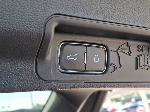 Used 2023 Ford Explorer Limited w/ Equipment Group 301A AWD/4WD image 26