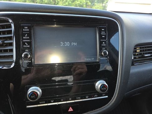 Used 2020 Mitsubishi Outlander AWD image 11
