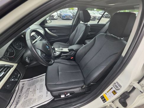 Used 2017 BMW 320i xDrive Sedan AWD/4WD image 2