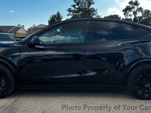 Used 2021 Tesla Model Y AWD image 11