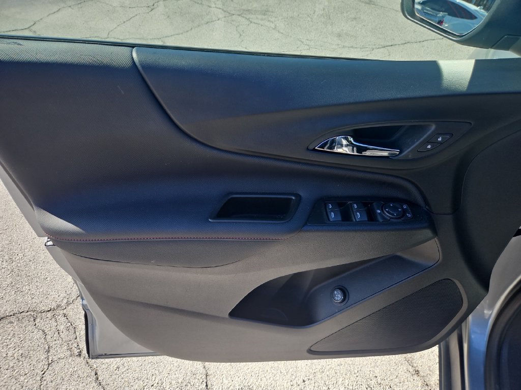 Used 2024 Chevrolet Equinox RS FWD image 11