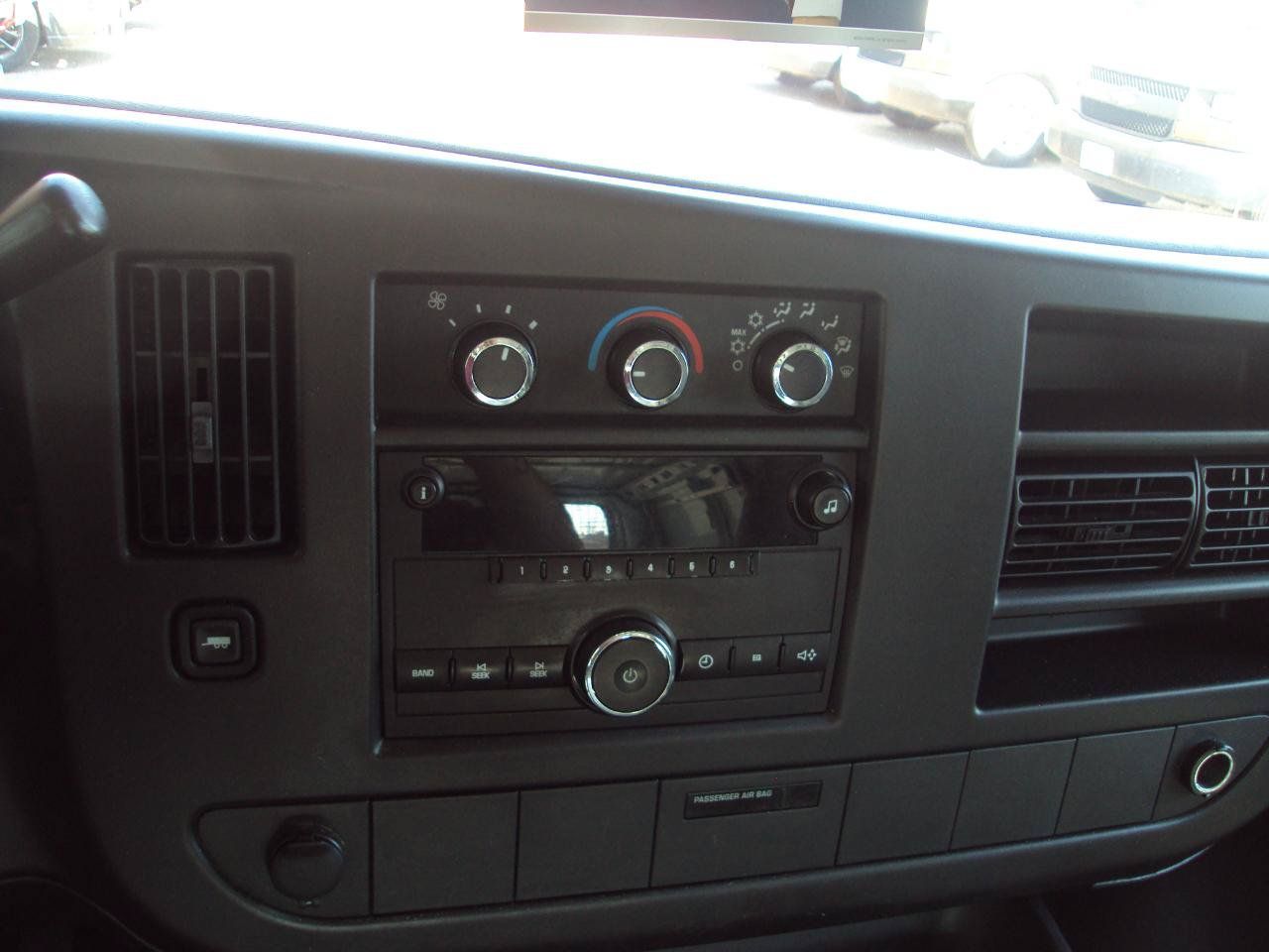 Used 2010 GMC Savana 1500 AWD image 19