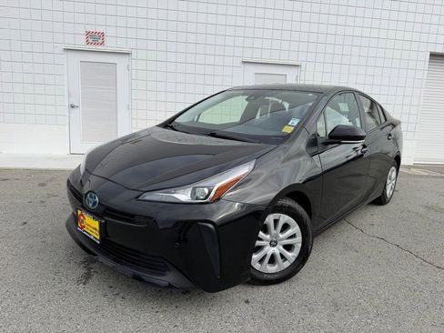 Used 2022 Toyota Prius LE image 1