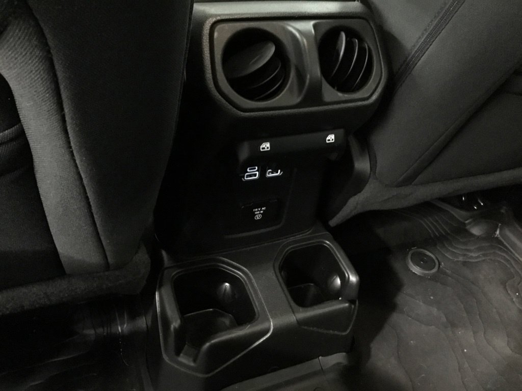 Used 2022 Jeep Wrangler Unlimited Sahara w/ Cold Weather Group AWD/4WD image 31