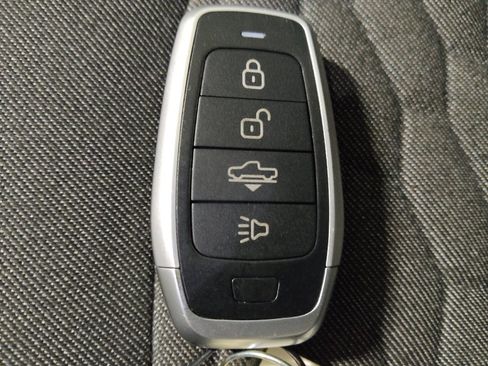 Used 2020 Chevrolet Equinox LT AWD/4WD image 32