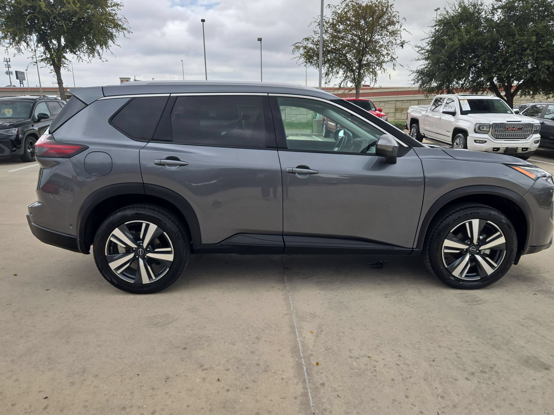 Certified 2026 Nissan Rogue SL FWD image 2