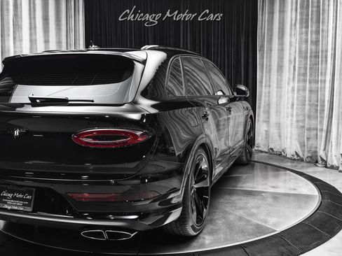 Used 2023 Bentley Bentayga Plug-In Hybrid image 45