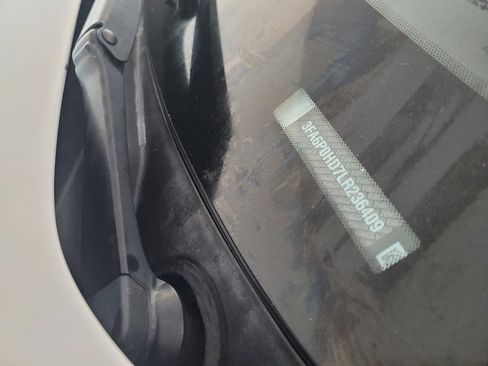 Used 2020 Ford Fusion SE FWD image 33