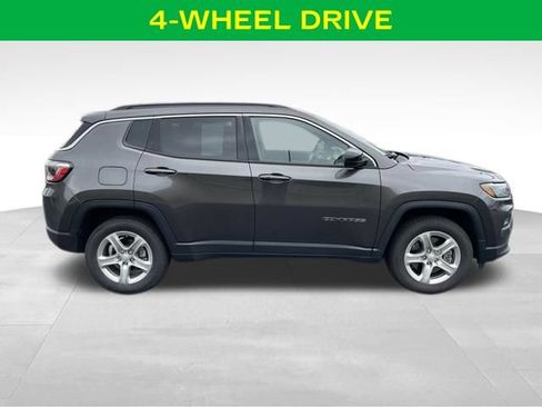 Used 2023 Jeep Compass Latitude w/ Convenience Group AWD/4WD image 4