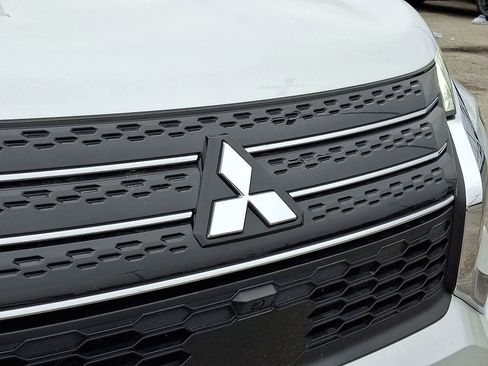 Used 2024 Mitsubishi Outlander ES image 32