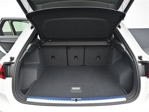 New 2025 Audi Q3 2.0T Premium image 12