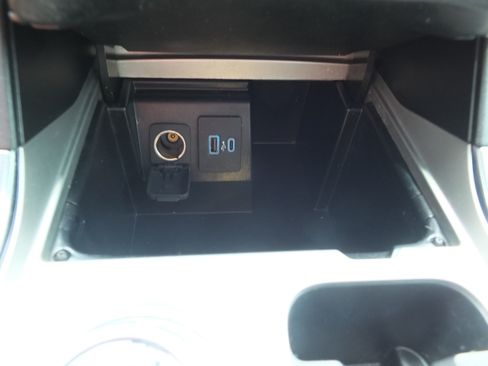 Used 2022 Ford Explorer XLT w/ Equipment Group 202A AWD/4WD image 25