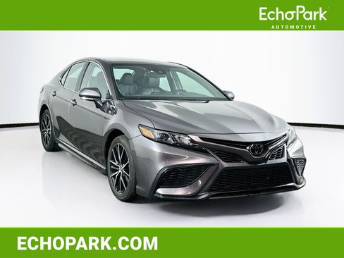Used 2024 Toyota Camry SE FWD image 1