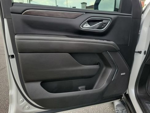 Used 2024 Chevrolet Tahoe Z71 w/ Luxury Package AWD/4WD image 9
