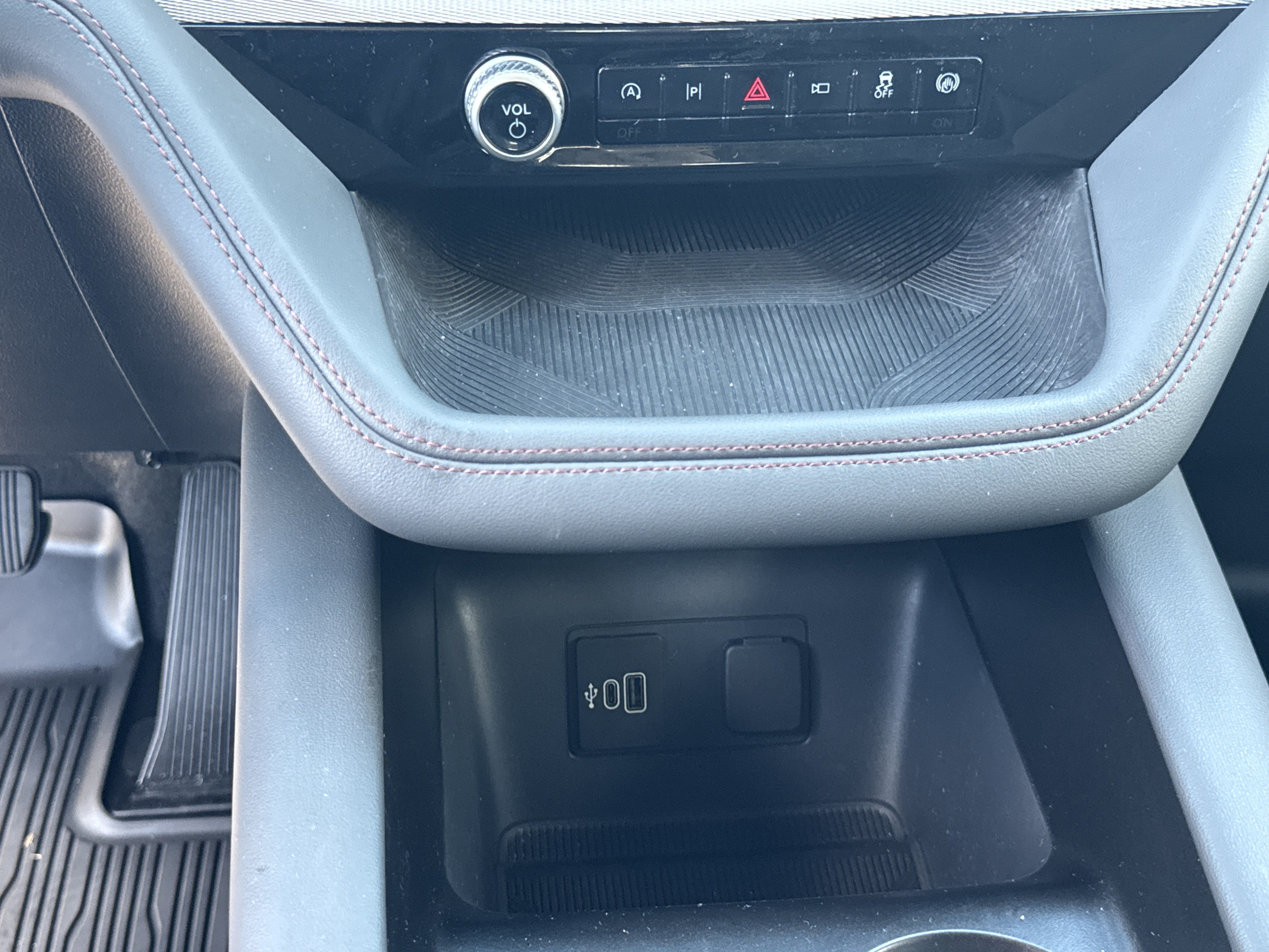 Used 2026 Ford Explorer Active w/ Active Comfort Package RWD image 31