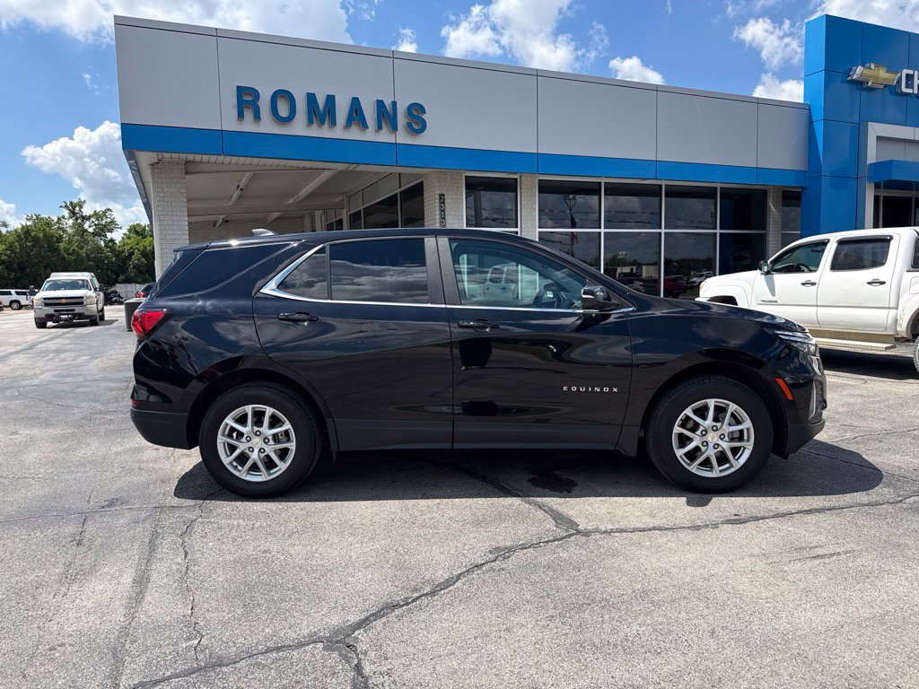 Used 2024 Chevrolet Equinox LT AWD/4WD image 2