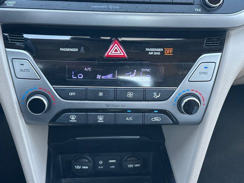 Used 2017 Hyundai Elantra Limited image 13