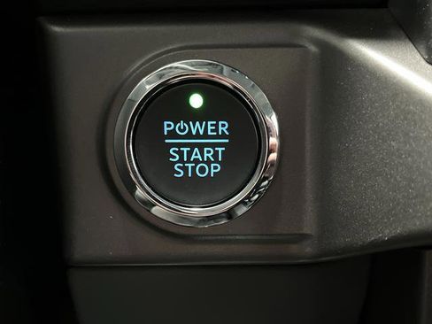 Used 2025 Ford F150 Lightning XLT image 22