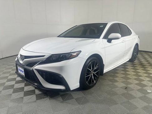Used 2022 Toyota Camry SE w/ Cold Weather Package AWD/4WD image 3