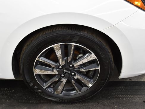 Used 2025 Nissan Versa SV image 34