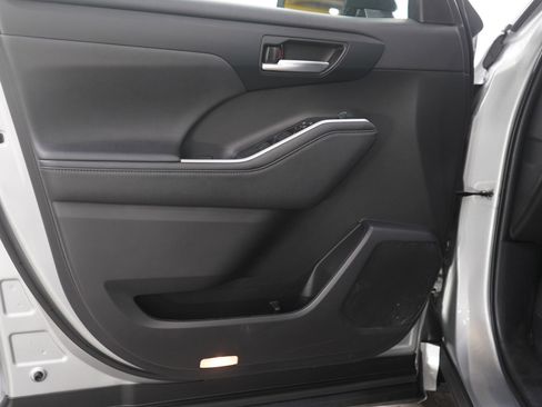 Used 2023 Toyota Highlander XLE image 20