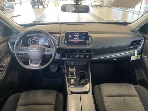 Certified 2025 Nissan Rogue SV FWD image 11