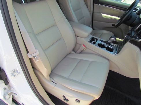 Used 2018 Jeep Grand Cherokee Limited RWD image 18