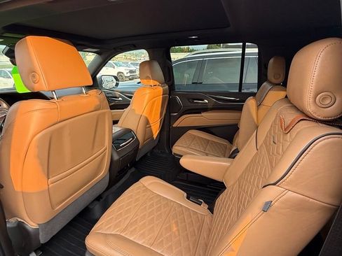 Used 2022 Cadillac Escalade ESV Premium Luxury w/ Performance Package AWD/4WD image 7