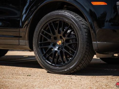 Used 2018 Porsche Cayenne Platinum Edition image 37